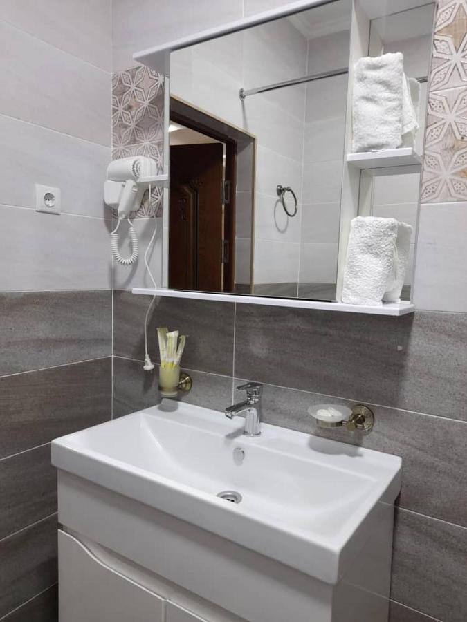 Nomad Hotel Bishkek Halal Εξωτερικό φωτογραφία