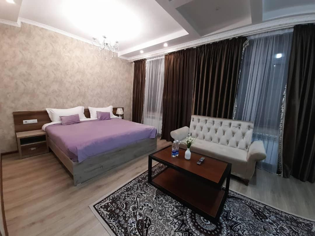 Nomad Hotel Bishkek Halal Εξωτερικό φωτογραφία