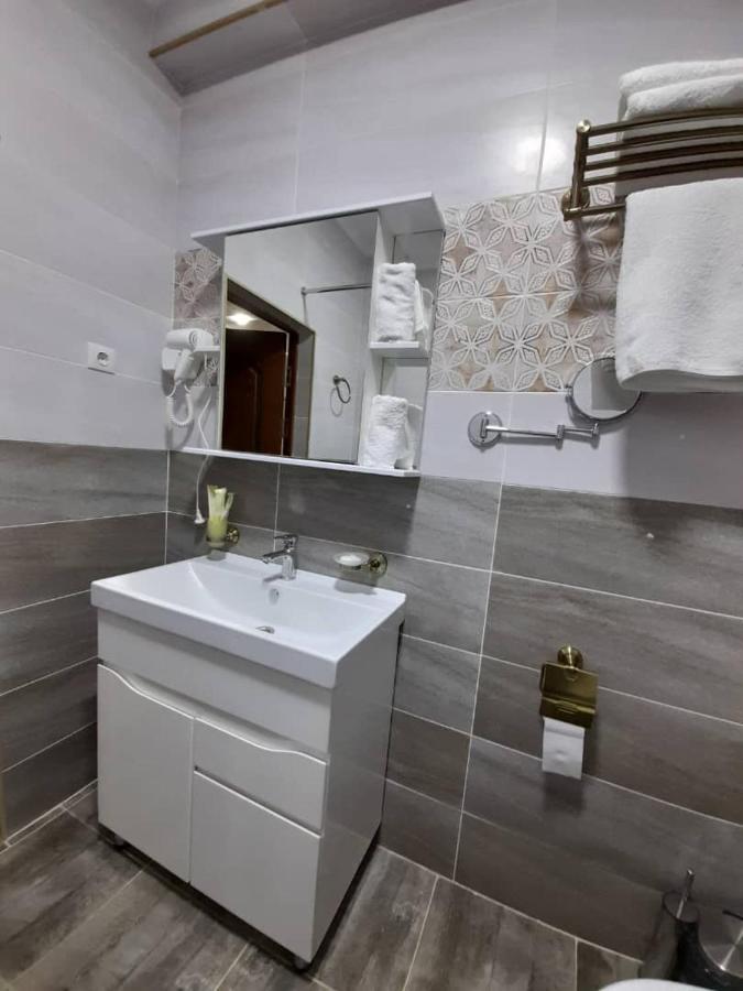 Nomad Hotel Bishkek Halal Εξωτερικό φωτογραφία